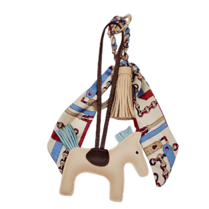 Luxe Paarden Bagcharm met sjaaltje en kwast