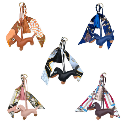 Luxe Teckel Bagcharm met sjaaltje en kwast